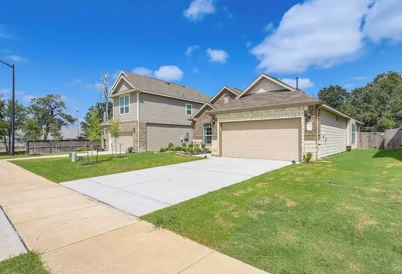 Walk To Brazos County Expo: Elegant Home W/ Grill!
