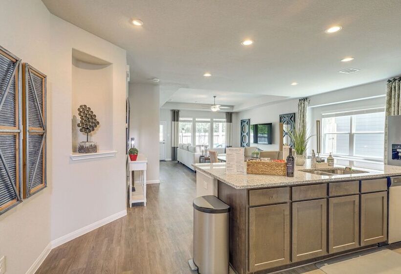 Walk To Brazos County Expo: Elegant Home W/ Grill!