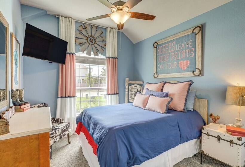 Walk To Brazos County Expo: Elegant Home W/ Grill!