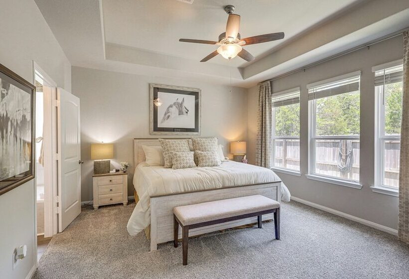 Walk To Brazos County Expo: Elegant Home W/ Grill!