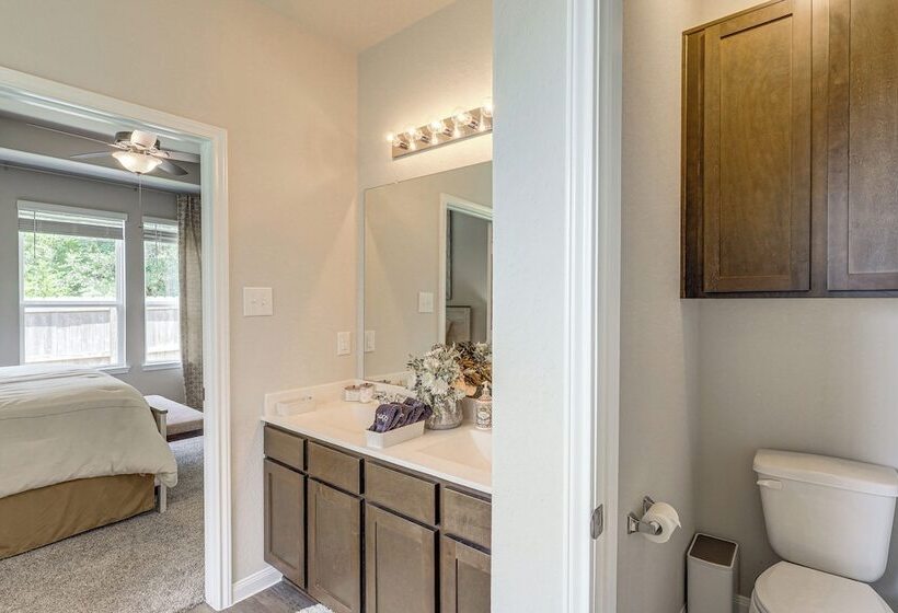 Walk To Brazos County Expo: Elegant Home W/ Grill!