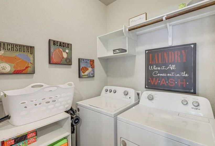 Walk To Brazos County Expo: Elegant Home W/ Grill!