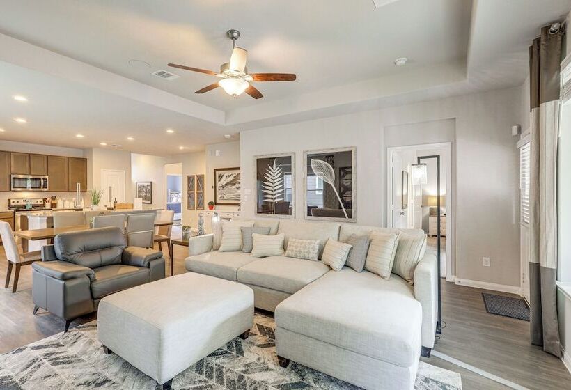 Walk To Brazos County Expo: Elegant Home W/ Grill!