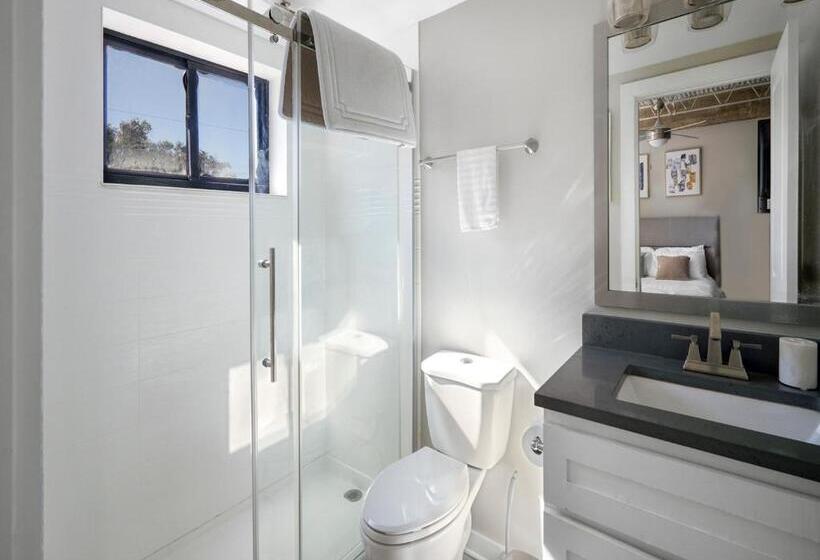 Elevate 758 By  Landing