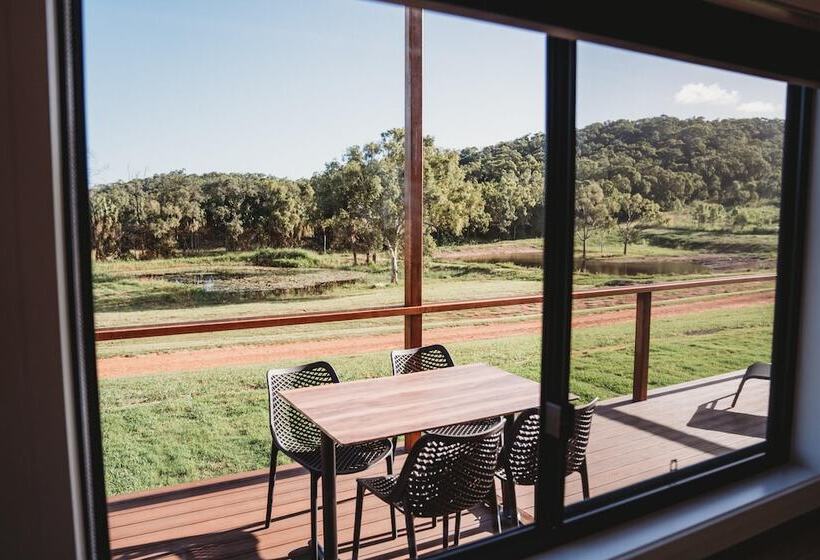 בית מלון כפרי High Valley Dawn Permaculture Farm