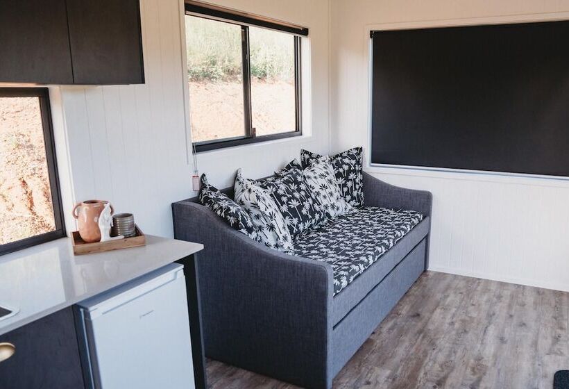 בית מלון כפרי High Valley Dawn Permaculture Farm