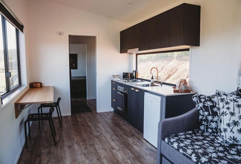 בית מלון כפרי High Valley Dawn Permaculture Farm