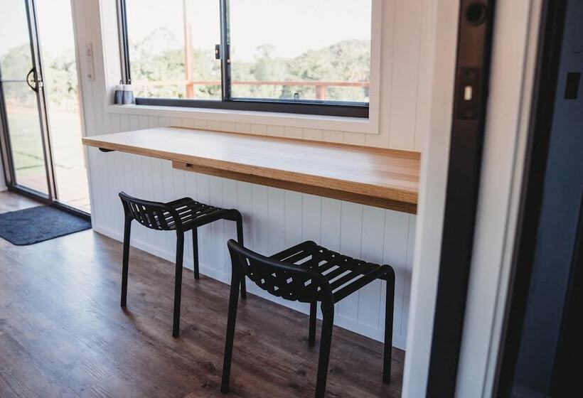 בית מלון כפרי High Valley Dawn Permaculture Farm