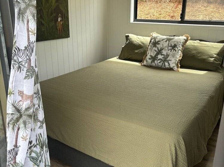 בית מלון כפרי High Valley Dawn Permaculture Farm