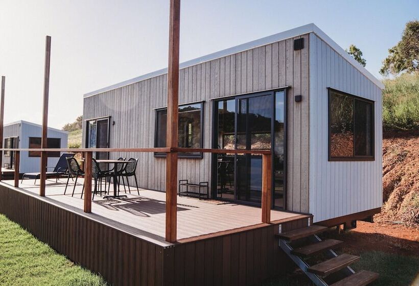 בית מלון כפרי High Valley Dawn Permaculture Farm