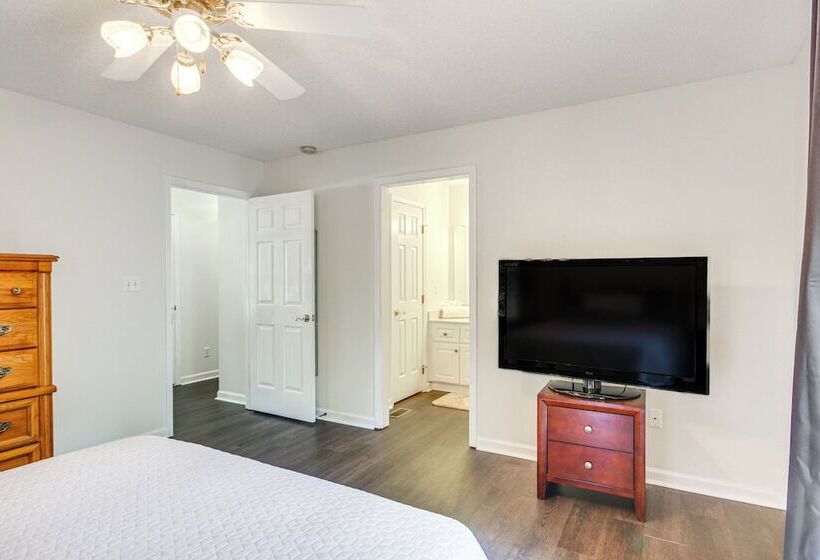 Lovely Mccormick Home In Savannah Lakes Village