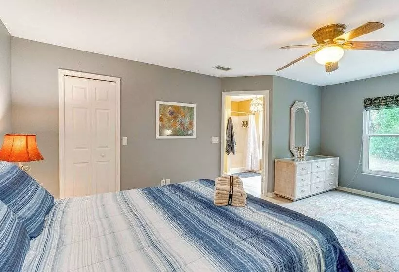 North Port Home W/ Charming Lanai ~ 7 Mi To Beach