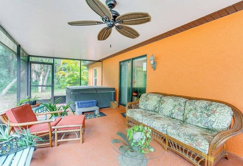 North Port Home W/ Charming Lanai ~ 7 Mi To Beach