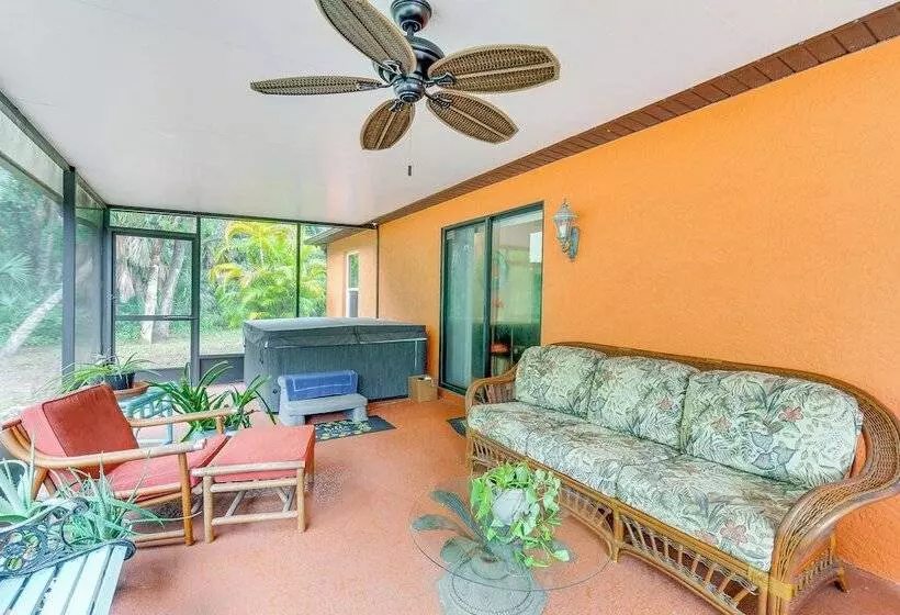 North Port Home W/ Charming Lanai ~ 7 Mi To Beach