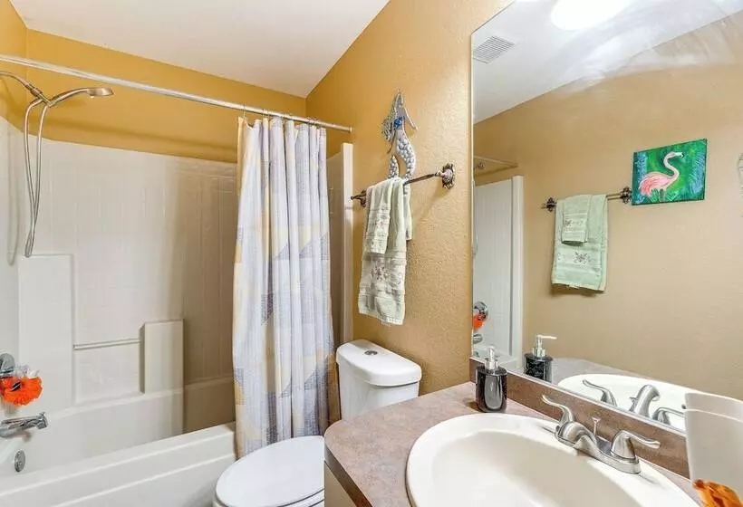 North Port Home W/ Charming Lanai ~ 7 Mi To Beach