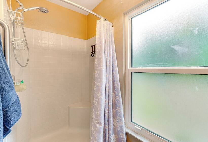 North Port Home W/ Charming Lanai ~ 7 Mi To Beach