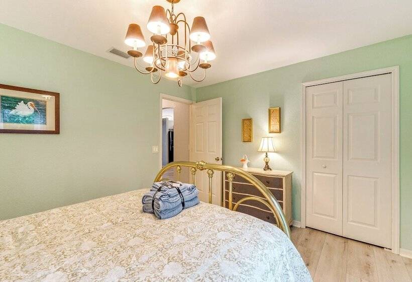 North Port Home W/ Charming Lanai ~ 7 Mi To Beach