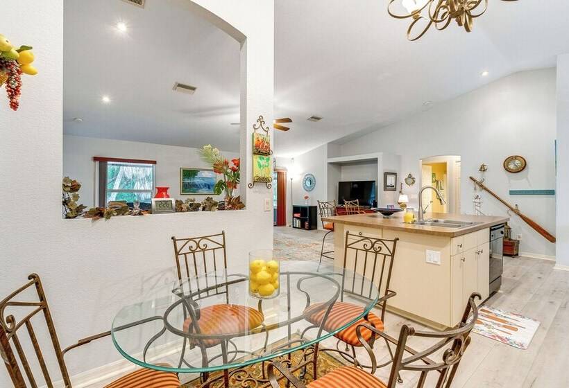 North Port Home W/ Charming Lanai ~ 7 Mi To Beach