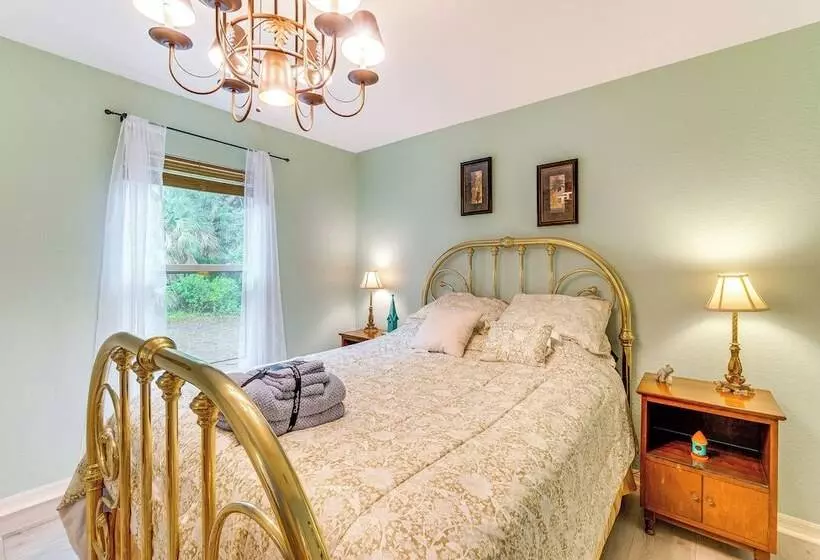 North Port Home W/ Charming Lanai ~ 7 Mi To Beach