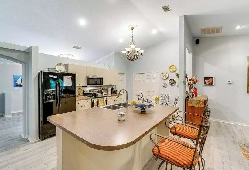 North Port Home W/ Charming Lanai ~ 7 Mi To Beach