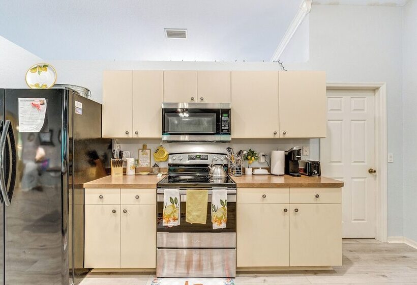 North Port Home W/ Charming Lanai ~ 7 Mi To Beach