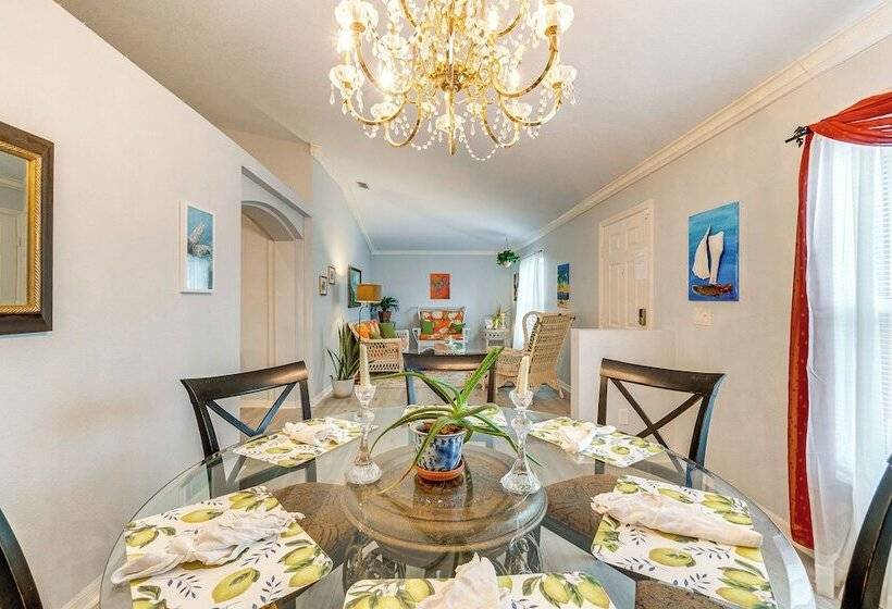 North Port Home W/ Charming Lanai ~ 7 Mi To Beach
