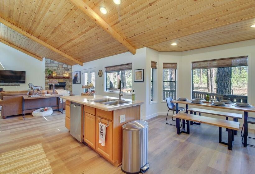 Peaceful Pinetop Cabin W/ Deck & Fire Pit!