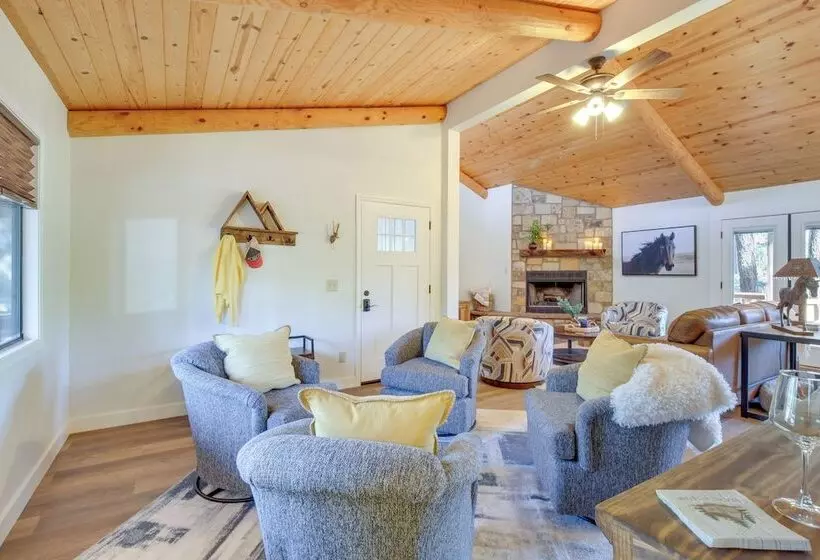 Peaceful Pinetop Cabin W/ Deck & Fire Pit!