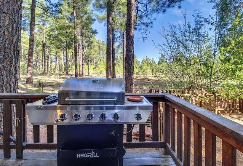 Peaceful Pinetop Cabin W/ Deck & Fire Pit!