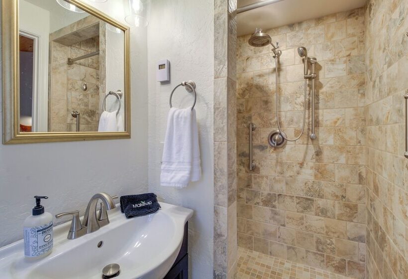 Peaceful Pinetop Cabin W/ Deck & Fire Pit!