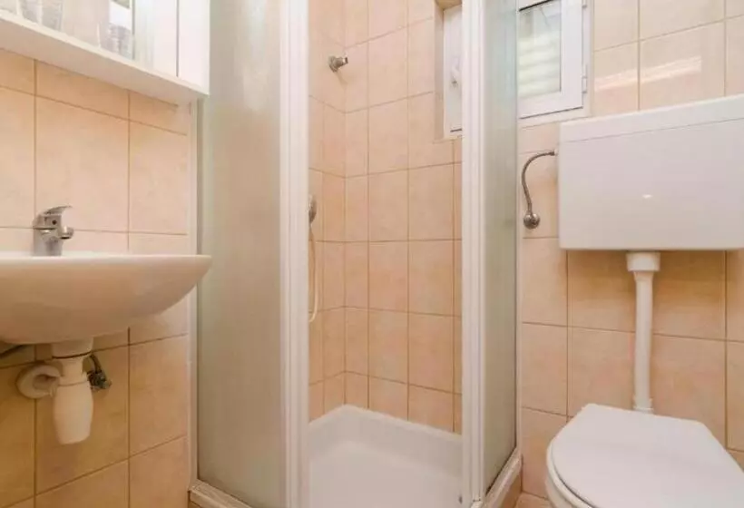 Majatalo Guest House Sobra 38