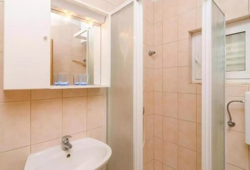 Majatalo Guest House Sobra 38