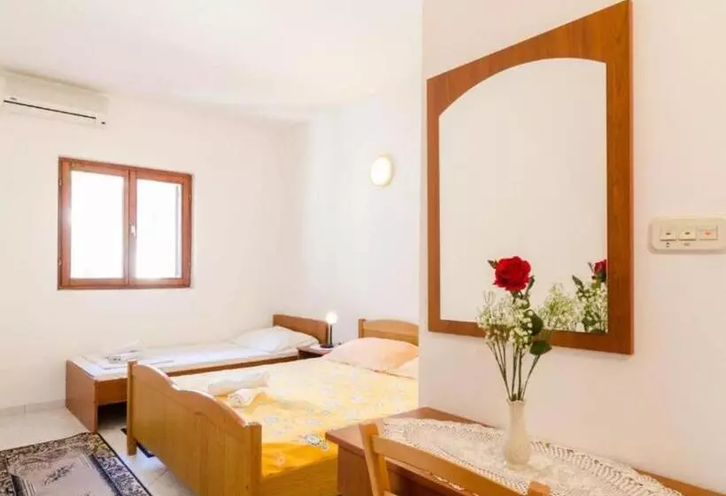Majatalo Guest House Sobra 38