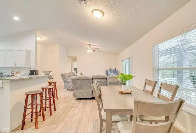 Crystal River Home W/ Lanai + Hot Tub