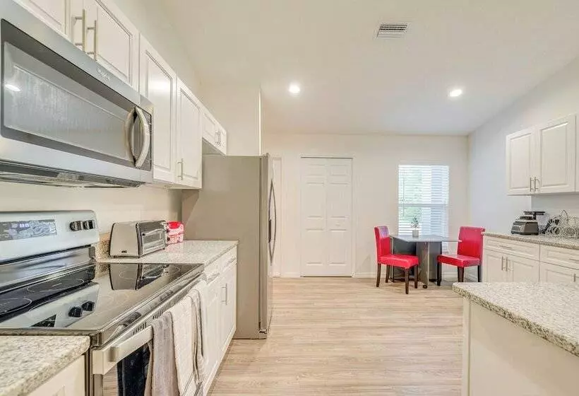 Crystal River Home W/ Lanai + Hot Tub