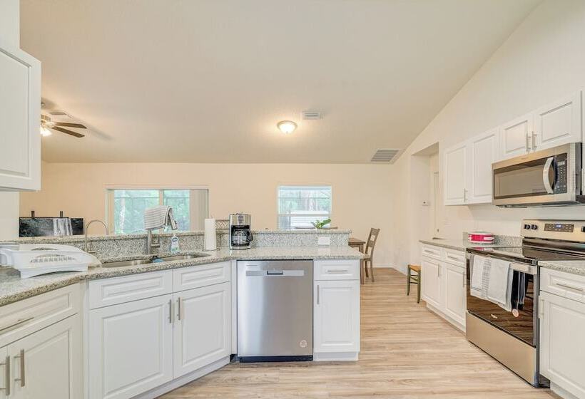 Crystal River Home W/ Lanai + Hot Tub