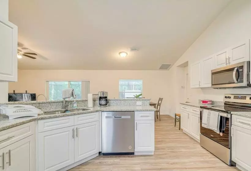 Crystal River Home W/ Lanai + Hot Tub