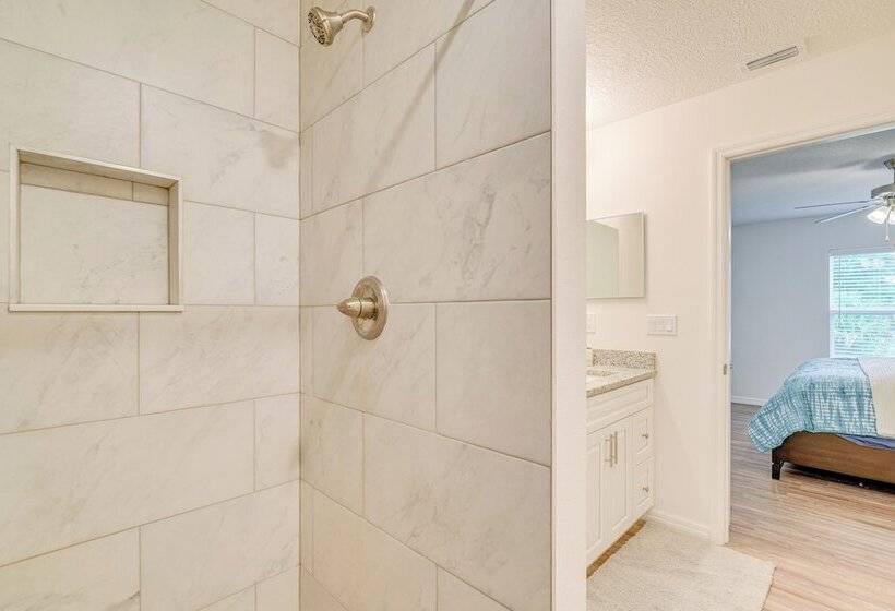 Crystal River Home W/ Lanai + Hot Tub