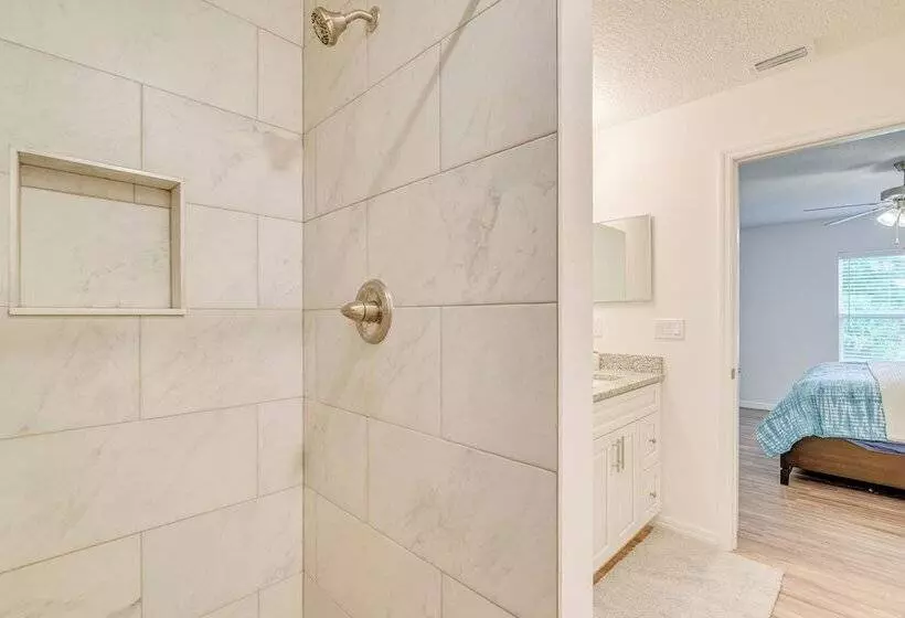 Crystal River Home W/ Lanai + Hot Tub