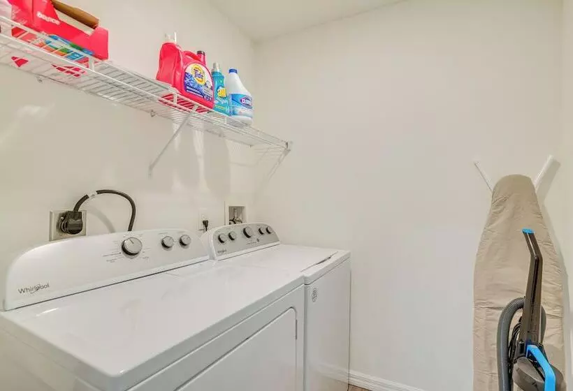 Crystal River Home W/ Lanai + Hot Tub