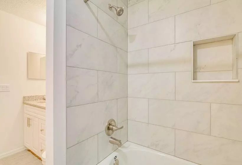 Crystal River Home W/ Lanai + Hot Tub