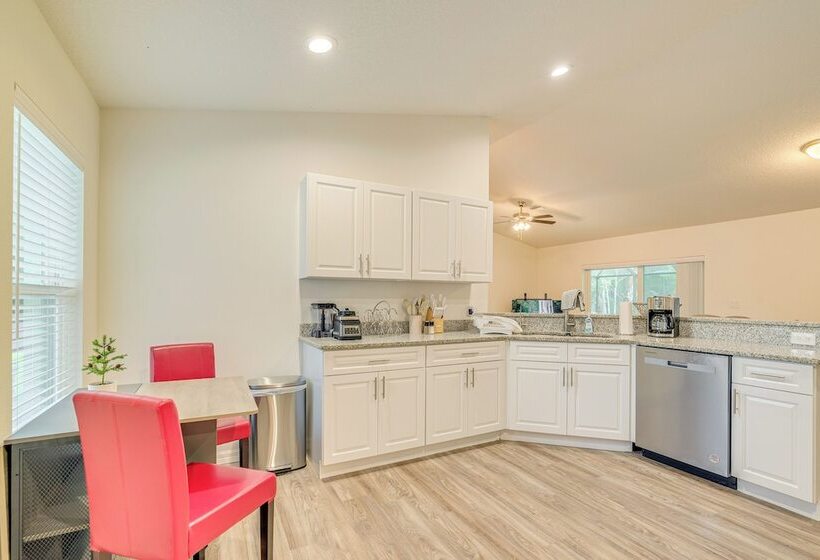 Crystal River Home W/ Lanai + Hot Tub