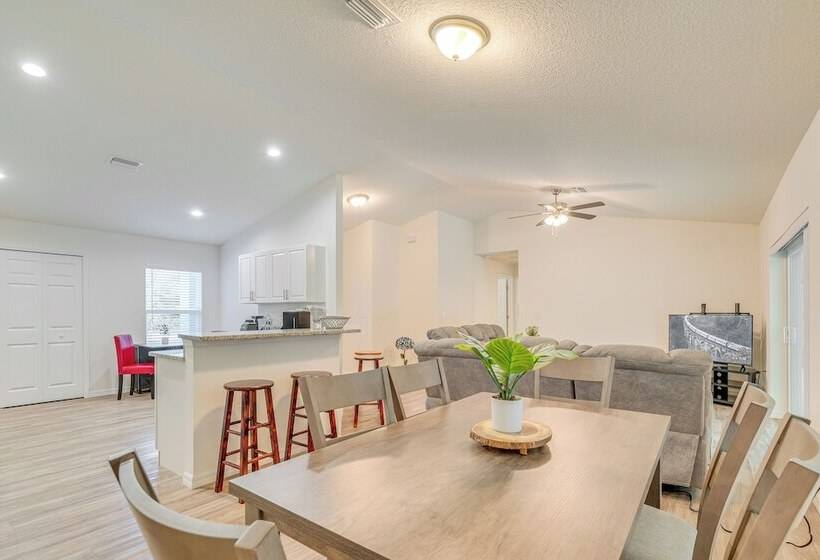 Crystal River Home W/ Lanai + Hot Tub