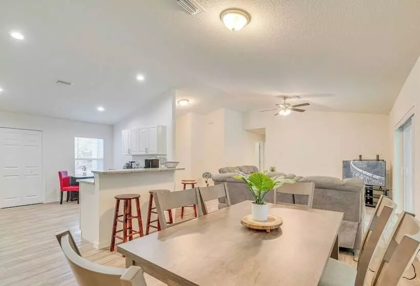 Crystal River Home W/ Lanai + Hot Tub