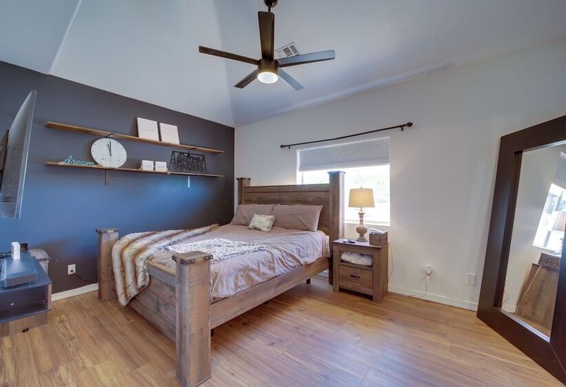 12 Mi To Flagstaff: Pet Friendly Home W/ Sunroom!