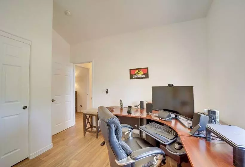 12 Mi To Flagstaff: Pet Friendly Home W/ Sunroom!