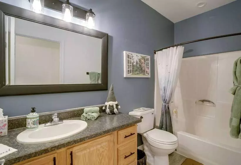 12 Mi To Flagstaff: Pet Friendly Home W/ Sunroom!