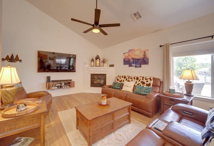 12 Mi To Flagstaff: Pet Friendly Home W/ Sunroom!