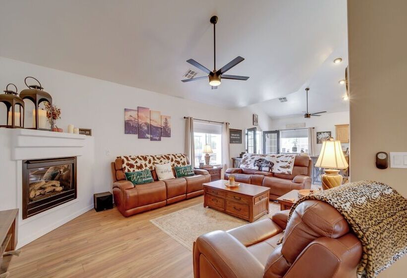 12 Mi To Flagstaff: Pet Friendly Home W/ Sunroom!