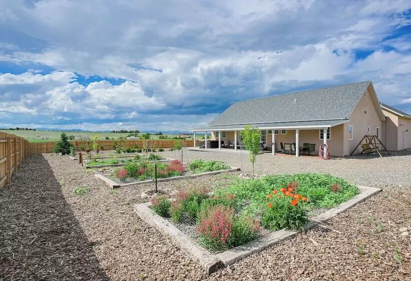 Pet Friendly Monte Vista Home W/ Game Room!